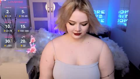 Snapshot of lovely_leilla chatting on 12.21.24 lovely_leilla online show from 12.21.24