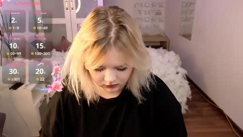 Snapshot of lovely_leilla chatting on 01.06.25 lovely_leilla online show from 01.06.25