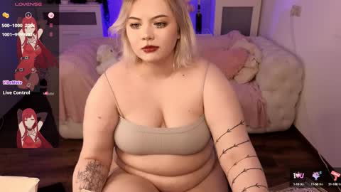Snapshot of lovely_leilla chatting on 01.13.25 lovely_leilla online show from 01.13.25