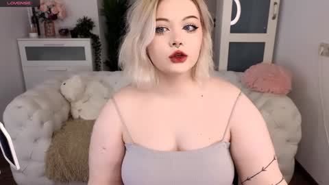 Snapshot of lovely_leilla chatting on 01.29.25 lovely_leilla online show from 01.29.25