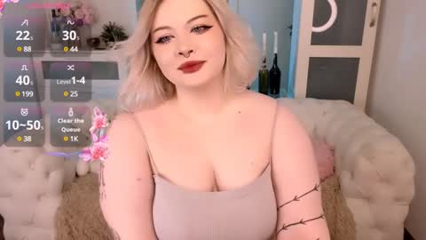 Snapshot of lovely_leilla chatting on 01.31.25 lovely_leilla online show from 01.31.25