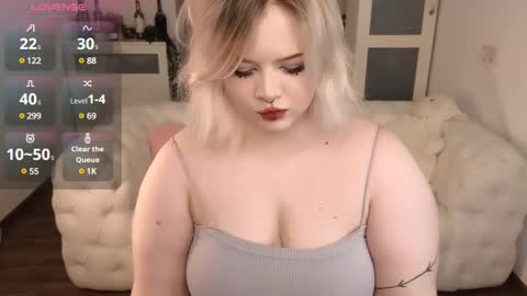 Snapshot of lovely_leilla chatting on 02.20.25 lovely_leilla online show from 02.20.25