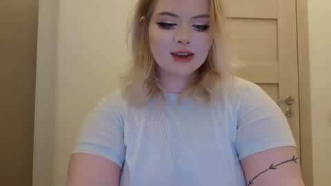 lovely_leilla online show from 10.17.25