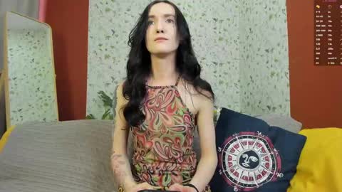 lovely_lo online show from 06.04.26