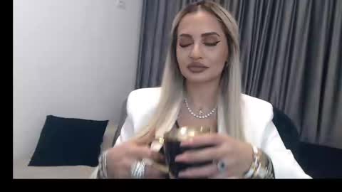 Snapshot of lovelyblondyxxx chatting on 02.18.25 PrAllinXXXa online show from 02.18.25