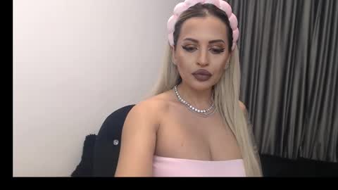 Snapshot of lovelyblondyxxx chatting on 02.22.25 PrAllinXXXa online show from 02.22.25
