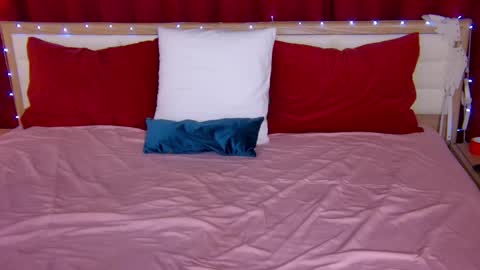 Caroline online show from 11.27.25