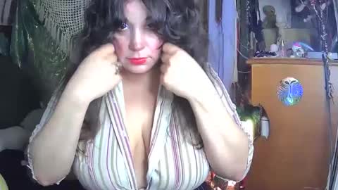 Snapshot of lovelylala chatting on 12.08.24 lala online show from 12.08.24