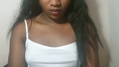 lovelylarra online show from 02.23.26