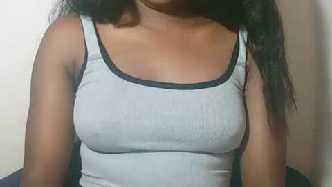 lovelylarra online show from 02.28.26