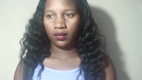 lovelylarra online show from 04.08.26