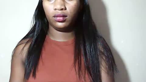 lovelylarra online show from 04.18.26