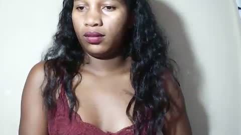 lovelylarra online show from 05.17.26