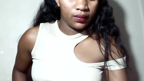 lovelylarra online show from 07.17.26