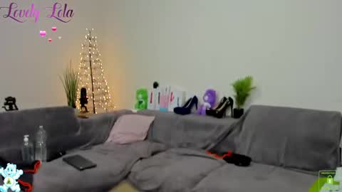 Snapshot of lovelylola_fr chatting on 12.16.24 Lola online show from 12.16.24