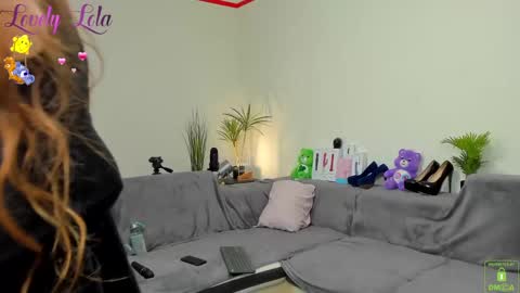 Snapshot of lovelylola_fr chatting on 03.03.25 Lola online show from 03.03.25
