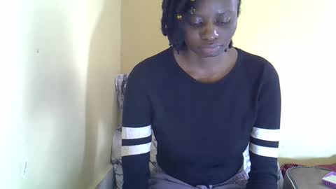 Snapshot of lovelymee2 chatting on 10.25.25 lovelymee2 online show from 10.25.25