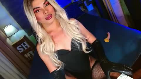 Snapshot of lovelymiss_shyna11 chatting on 12.22.25 lovelymiss_shyna11 online show from 12.22.25