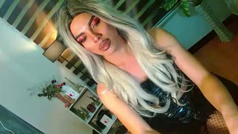 Snapshot of lovelymiss_shyna11 chatting on 04.26.26 lovelymiss_shyna11 online show from 04.26.26