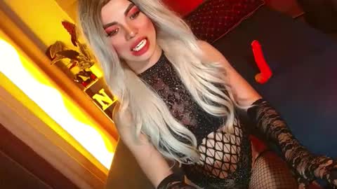 Snapshot of lovelymiss_shyna11 chatting on 05.27.26 lovelymiss_shyna11 online show from 05.27.26