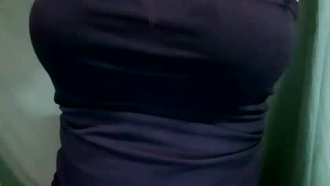 Snapshot of lovemae352295 chatting on 12.10.24 lovemae352295 online show from 12.10.24