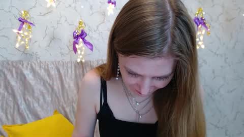 Snapshot of lovepeanutgirl chatting on 01.05.26 Mary Love online show from 01.05.26