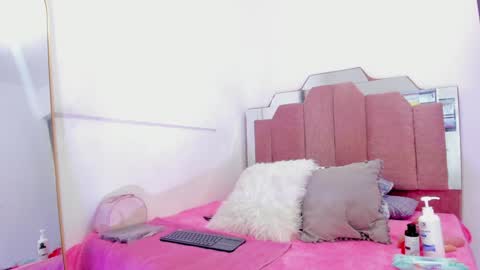 L O V E  online show from 02.06.25