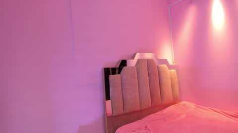 L O V E  online show from 10.08.25