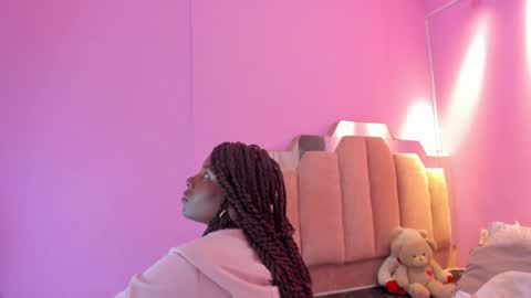 L O V E  online show from 11.30.25