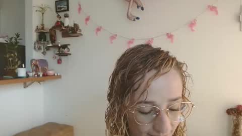 Snapshot of loving__lily chatting on 11.06.25 loving online show from 11.06.25