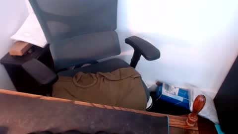 lreed090 online show from 04.22.26