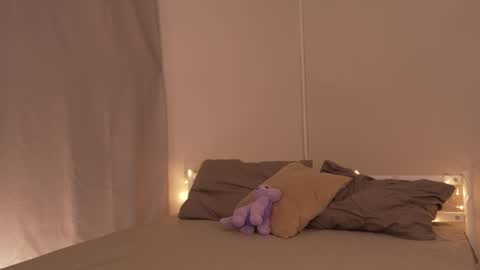 Snapshot of lu__lane chatting on 09.11.25 Lu 3 online show from 09.11.25