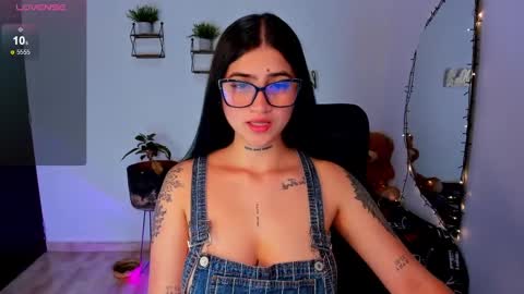Snapshot of luanabonasx chatting on 12.12.24 Luana online show from 12.12.24