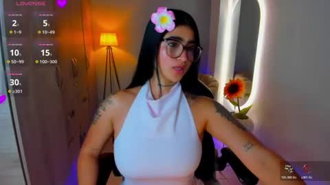 Snapshot of luanabonasx chatting on 06.10.26 Luana online show from 06.10.26