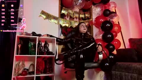 luanadabbraccio_ online show from 04.30.26