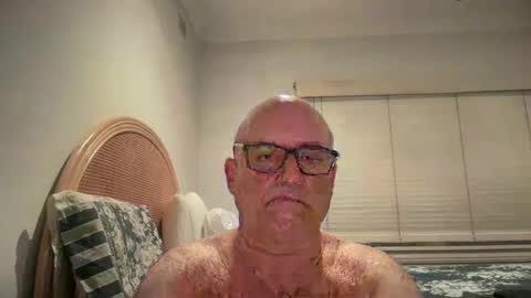 Snapshot of lucas10004 chatting on 12.17.24 lucas10004 online show from 12.17.24