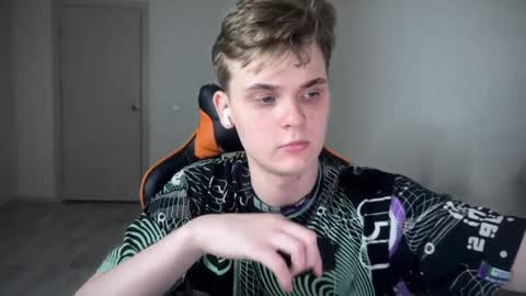 Snapshot of lucas_dany chatting on 12.25.24 Lucas Gill online show from 12.25.24