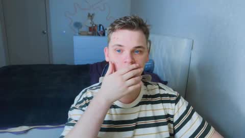 Snapshot of lucas_dany chatting on 11.24.25 Lucas Gill online show from 11.24.25