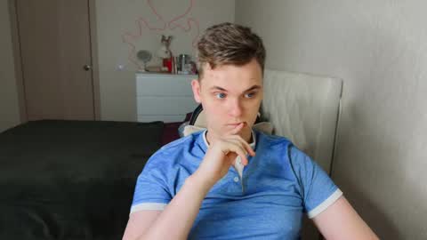 Snapshot of lucas_dany chatting on 11.25.25 Lucas Gill online show from 11.25.25