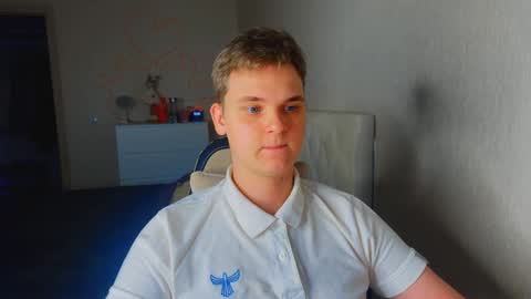 Snapshot of lucas_dany chatting on 12.15.25 Lucas Gill online show from 12.15.25