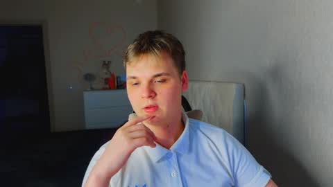 Snapshot of lucas_dany chatting on 12.16.25 Lucas Gill online show from 12.16.25