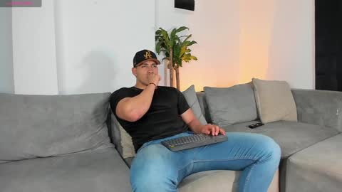 LUCA SANTOS online show from 12.04.24