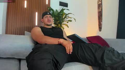 LUCA SANTOS online show from 11.11.25