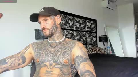 Snapshot of lucasexclusive chatting on 01.10.25 lucasexclusive online show from 01.10.25