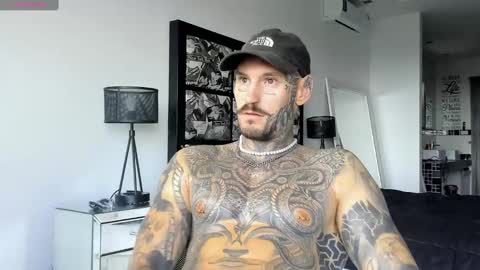 Snapshot of lucasexclusive chatting on 01.10.25 lucasexclusive online show from 01.10.25