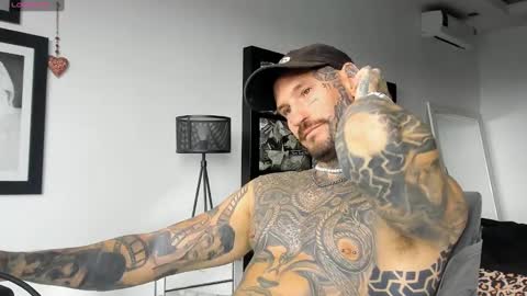 Snapshot of lucasexclusive chatting on 01.11.25 lucasexclusive online show from 01.11.25