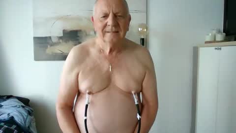 lucbottom031249 online show from 04.19.26