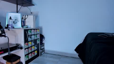 Snapshot of lucia_fuster chatting on 01.18.25 Lucia online show from 01.18.25