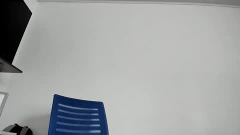 Snapshot of lucia_fuster chatting on 09.13.25 Lucia online show from 09.13.25