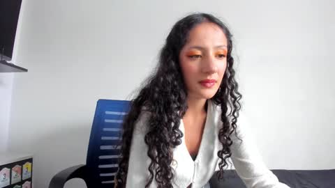 Snapshot of lucia_fuster chatting on 09.26.25 Lucia online show from 09.26.25